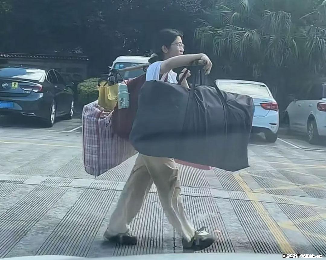 全网追的“扁担女孩”，找了一份暑假工，时薪12元 - 昆明生活资讯 - 昆明28生活网 km.28life.net